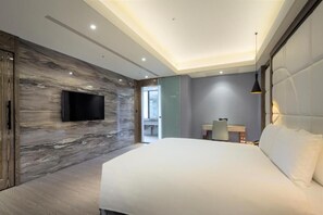 Zimmersafe, Schreibtisch, Verdunkelungsvorhänge, schallisolierte Zimmer