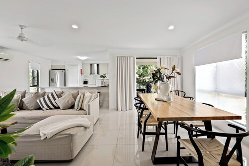 Beach Breeze Holiday Home 2