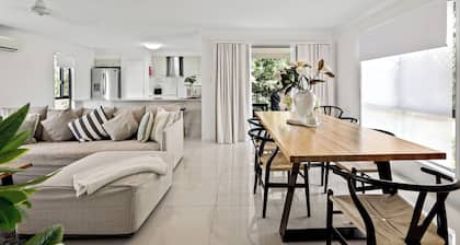 Beach Breeze Holiday Home 2