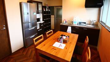 Fridge, microwave, stovetop, cookware/dishes/utensils