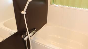 共同ドミトリー 女性限定 | バスルーム | ヘアドライヤー、タオル