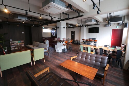 RED HELMET House＆Sports Bar Hiroshima - Hostel