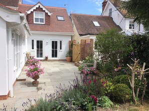 Exterior - Castleton , Chichester  - sleeps 2 guests  in 1 bedroom (Chichester)