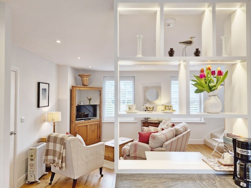 Castleton , Chichester  - sleeps 2 guests  in 1 bedroom