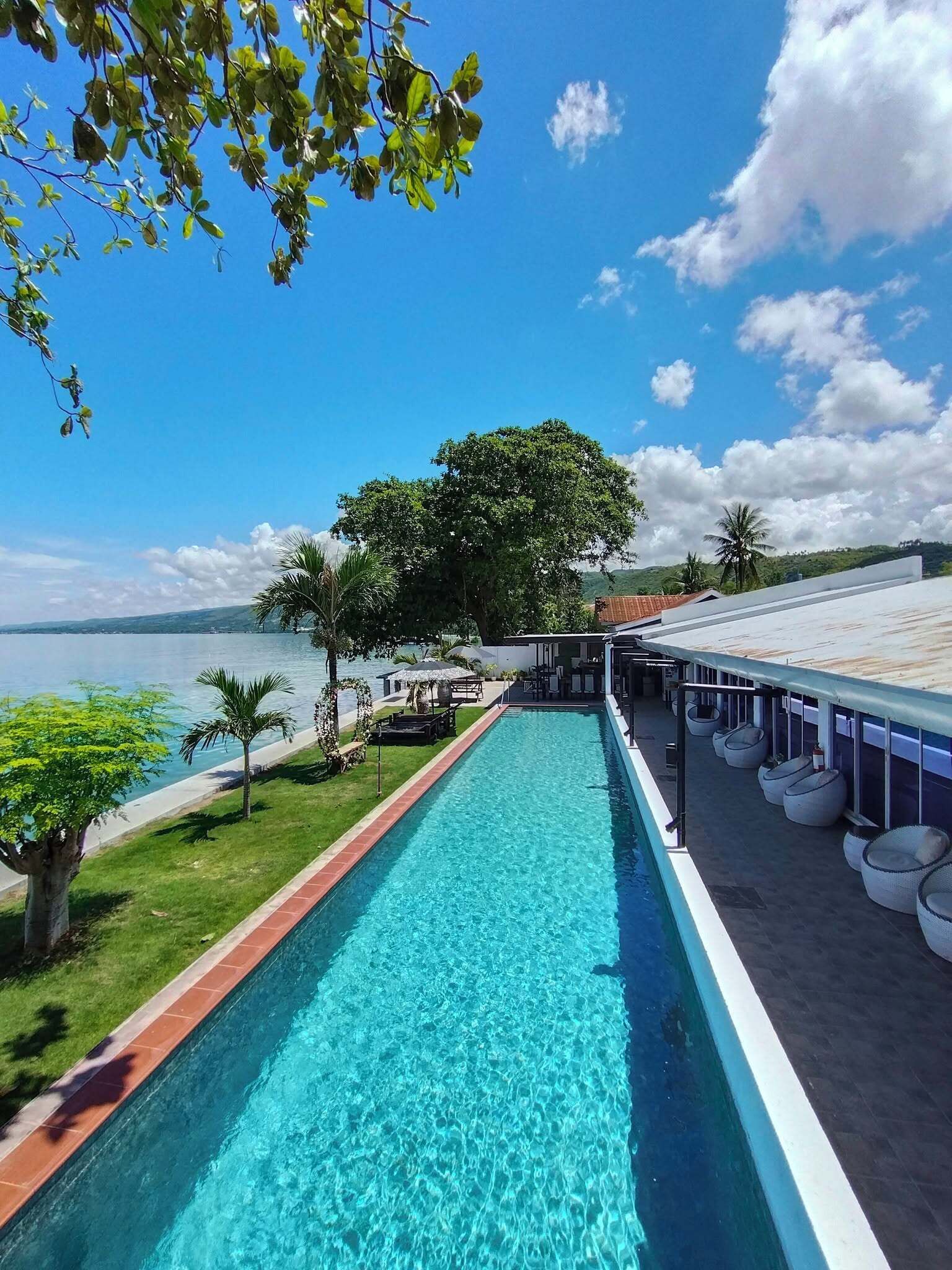 Outdoor pool, free pool cabanas, pool umbrellas