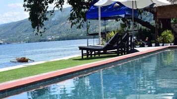 Outdoor pool, free cabanas, pool umbrellas