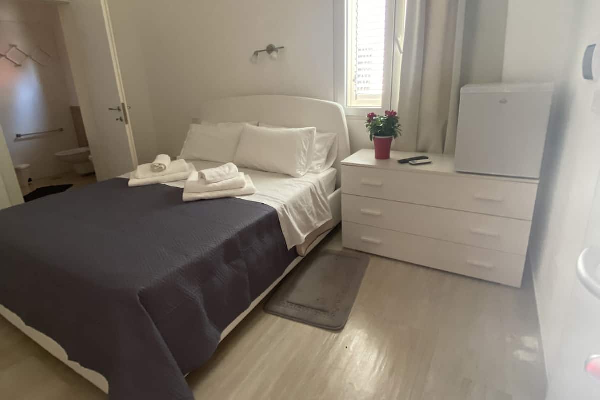 Tripla Deluxe, 1 camera da letto, non fumatori, vista giardino (Beatrice) | Biancheria in cotone egiziano, biancheria da letto di alta qualità