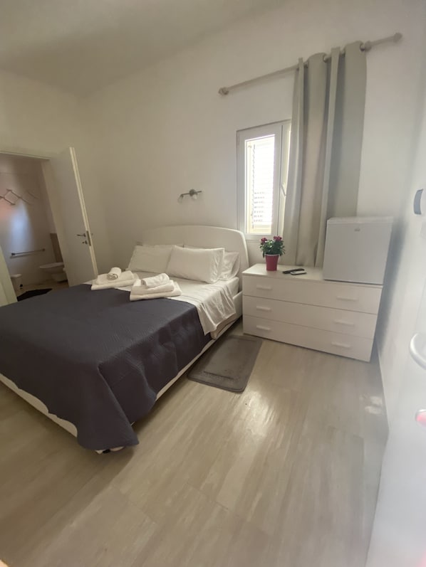 デラックス トリプルルーム 1 ベッドルーム 禁煙 ガーデンビュー (Beatrice) | エジプト綿のシーツ、高級寝具、羽毛の掛け布団、低反発ベッド