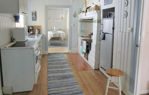 Refrigerador, placa de cocina, cafetera/tetera