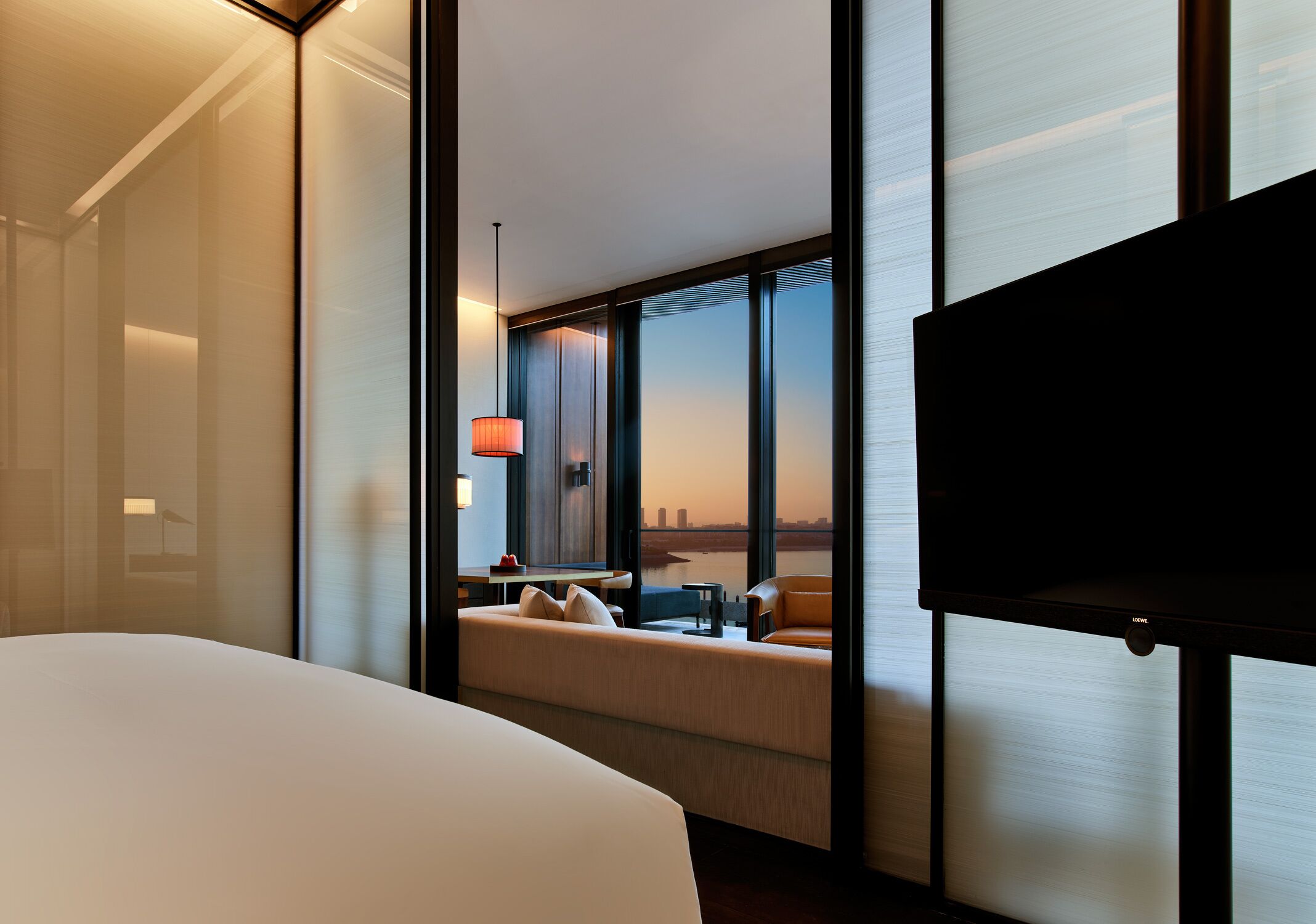 Minibar, safe på rommet, skrivebord og blendingsgardiner