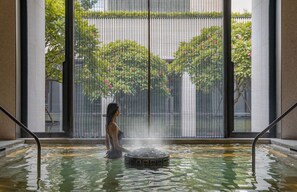 Sauna, banyera d'hidromassatge, bany turc i tractaments corporals 