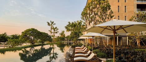 Seasonal outdoor pool, pool umbrellas