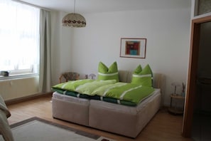 1 habitación, escritorio, wifi y ropa de cama 