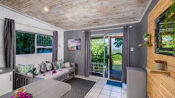 Romantic Cottage, 1 Bedroom, Ensuite, Ocean View | Living area