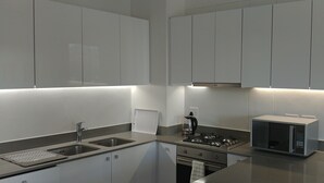 Deluxe Apartment, 3 Bedrooms, Poolside | Private kitchen - UniqueStay Paardevlei Deluxe Apartment (Cape Town)