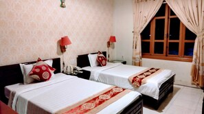 Chambre avec lits jumeaux | Minibar, bureau, Wi-Fi gratuit, draps fournis