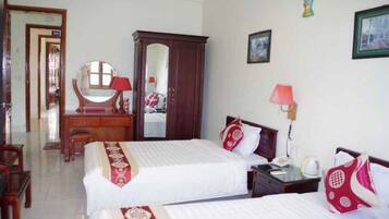 Minibar, desk, free WiFi, bed sheets