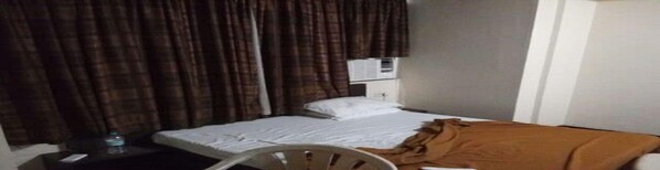 Minibar, iron/ironing board, free WiFi
