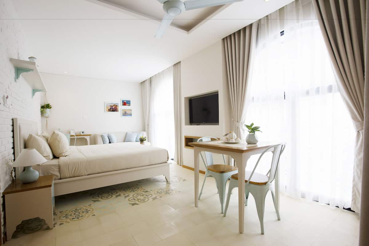 LiefStyle Suite King | 1 bedroom, minibar, in-room safe, desk