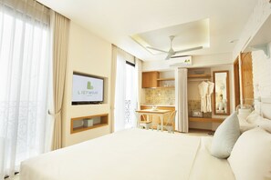 LiefStyle Suite King | Minibar, két bảo mật tại phòng, bàn, màn/rèm cản sáng 