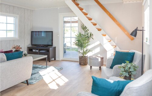 Schönes Haus in Fågelmara mit Küche