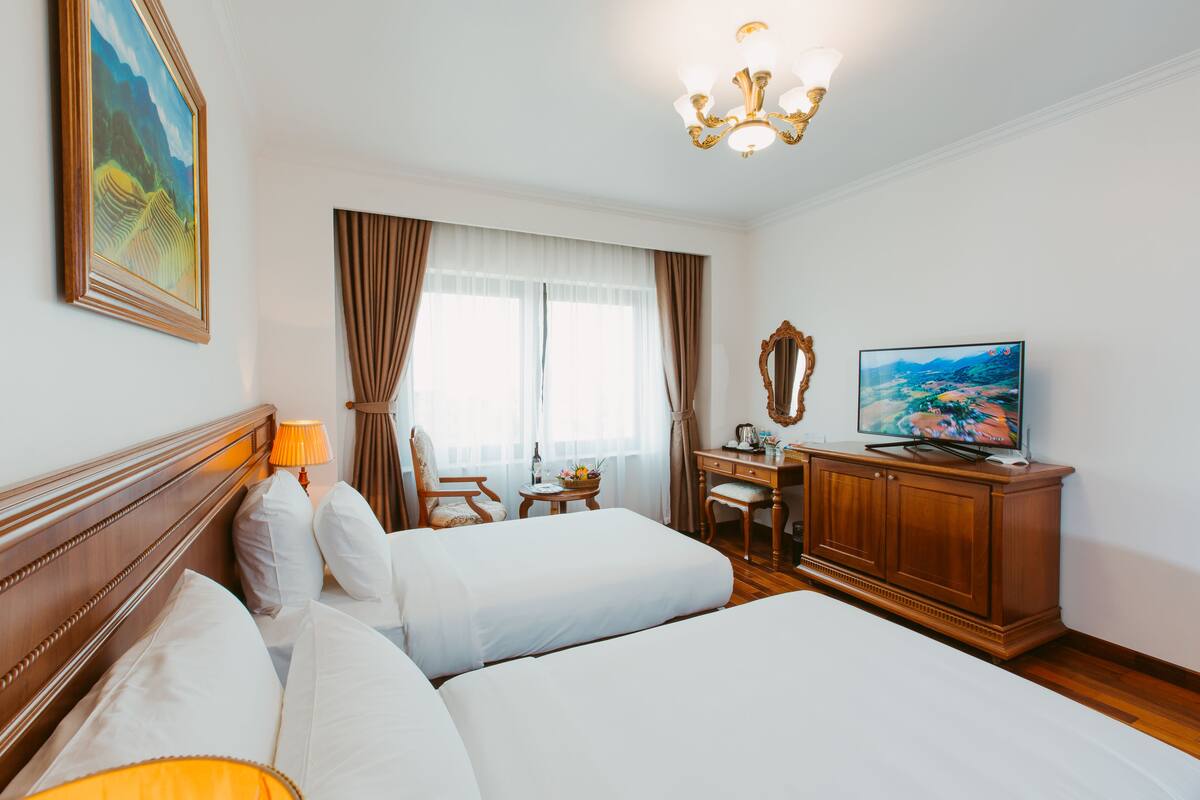 Camera (Deluxe Premium) | Minibar, una cassaforte in camera, una scrivania, tende oscuranti