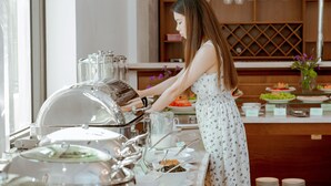아침 식사, 점심 식사 및 저녁 식사 제공