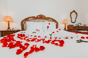 디럭스 더블룸 | 미니바, 객실 내 금고, 책상, 암막 커튼