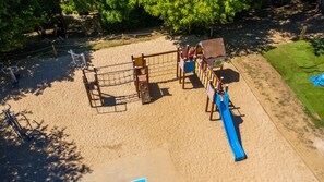 Children’s play area – outdoor