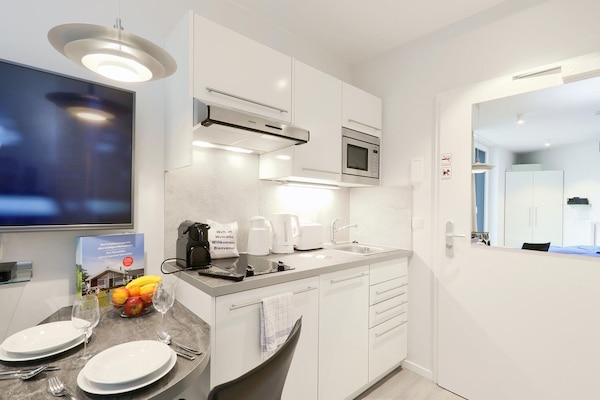 KylskÄp, spishÀll, diskmaskin och kaffe- och tebryggare