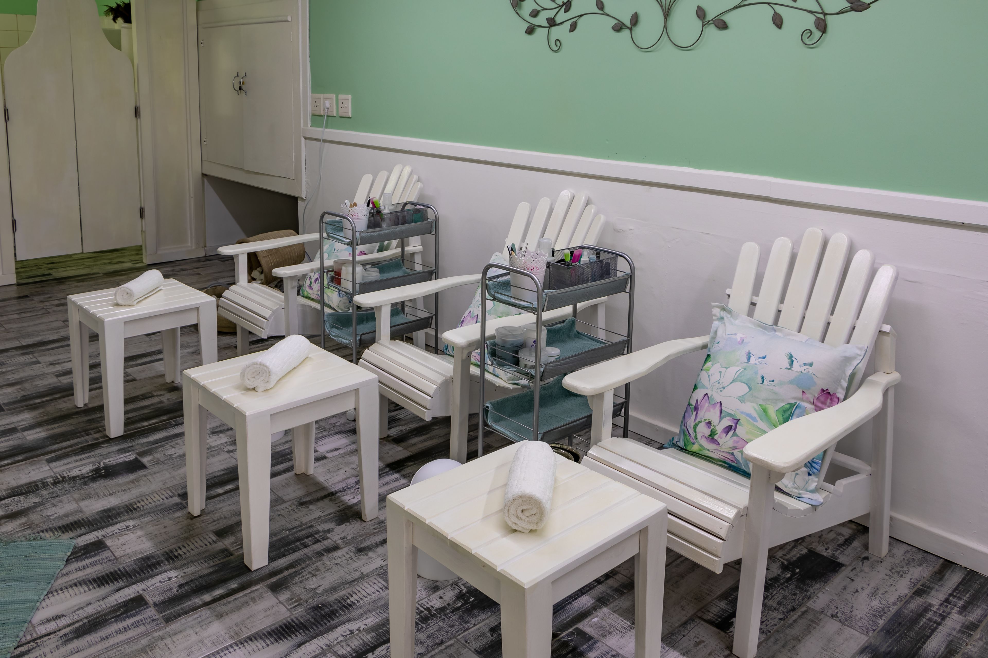 body treatments, hot stone massages, body wraps, body scrubs, facials