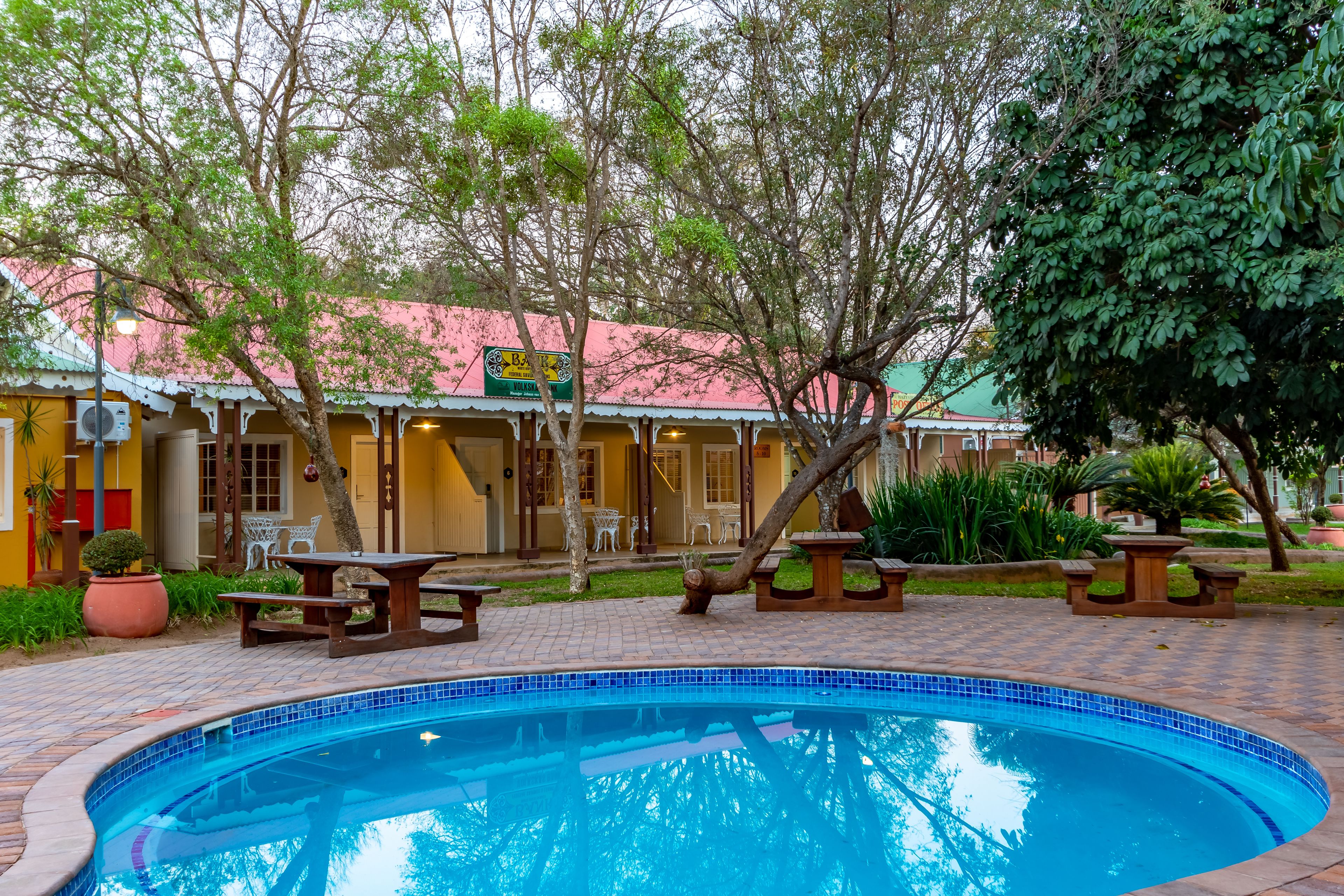 حمّام سباحة خارجي، مقاعد للتشمس