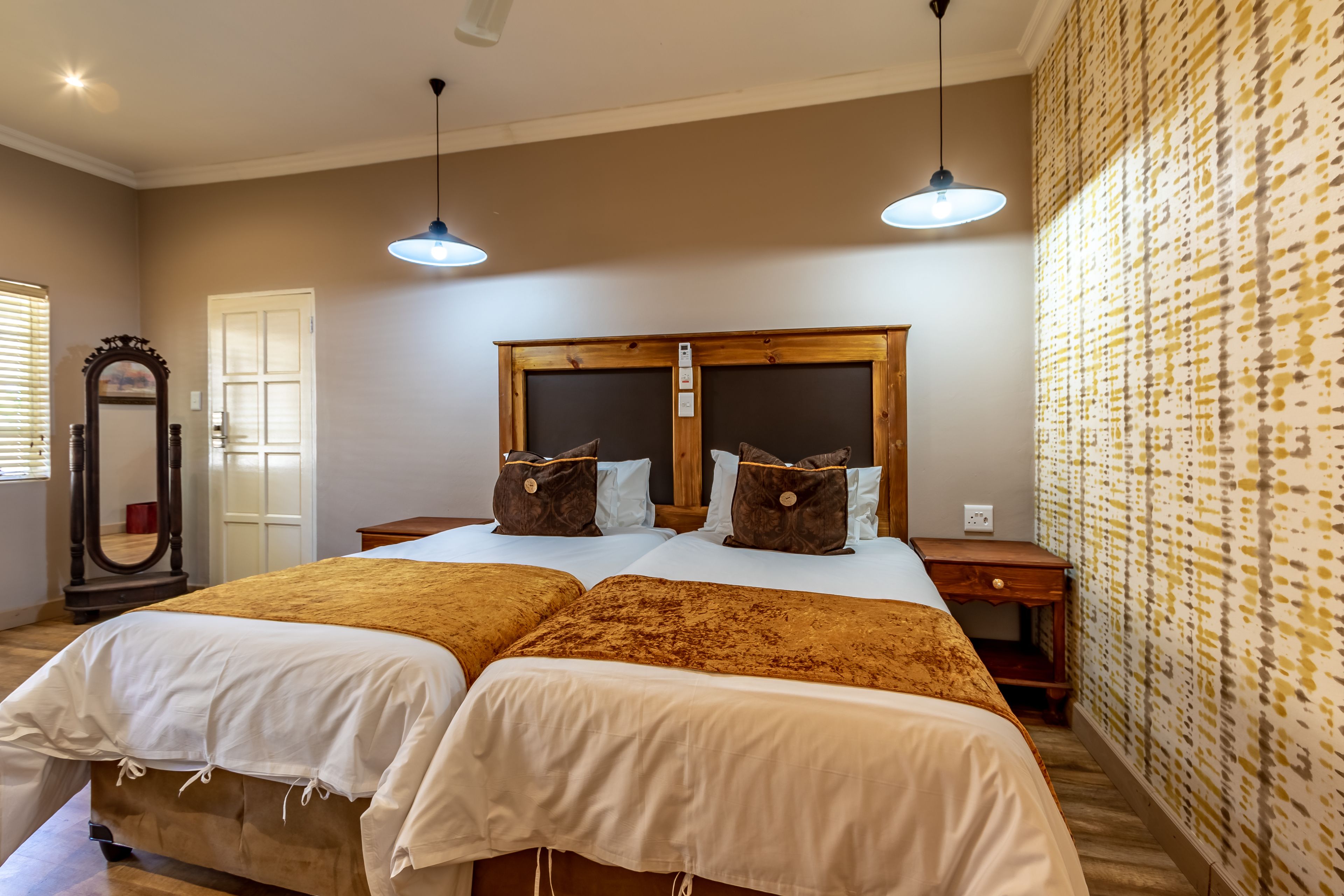 luxury double or twin room, 2 single beds | minibar, in-room safe, desk, free wifi