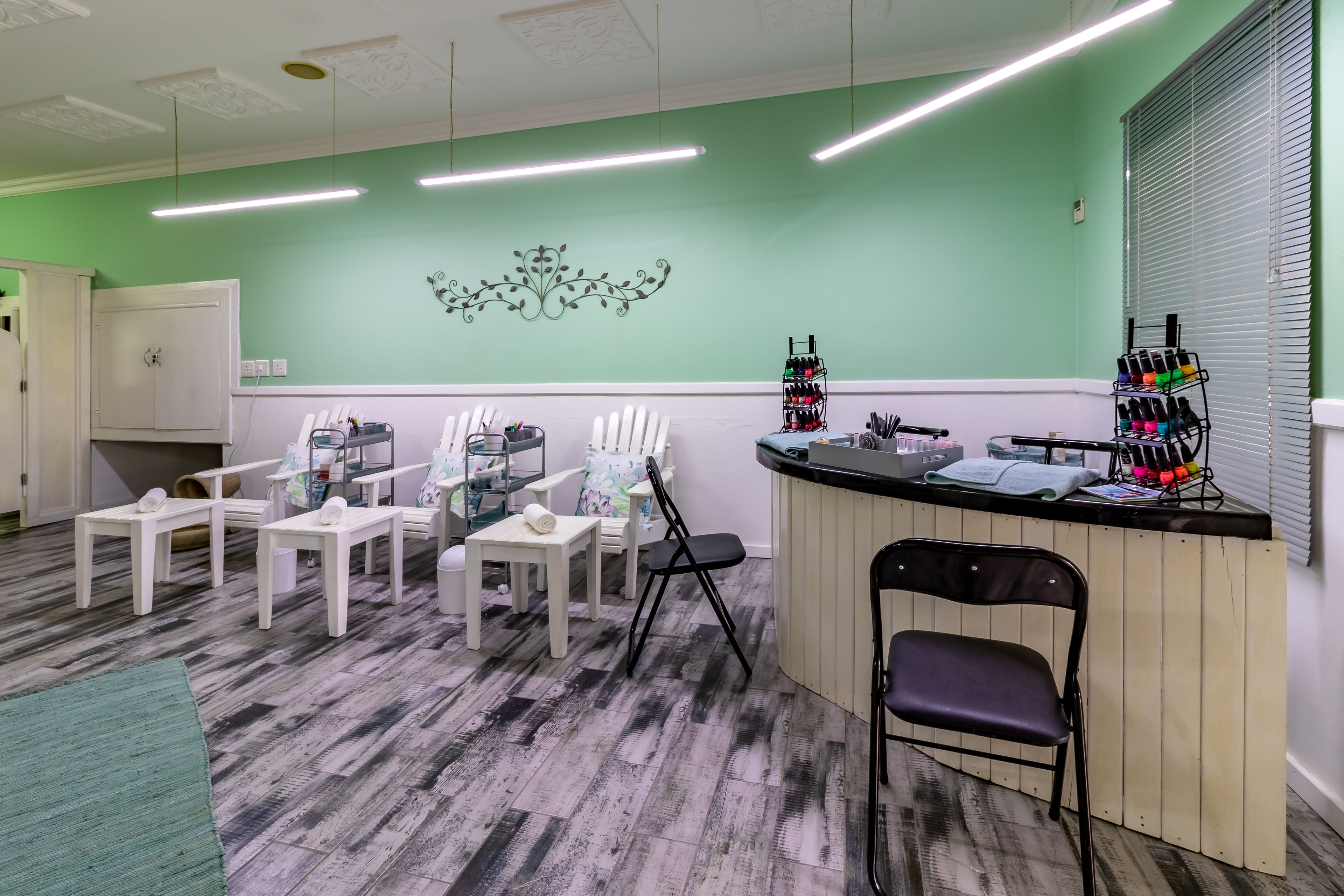 body treatments, hot stone massages, body wraps, body scrubs, facials