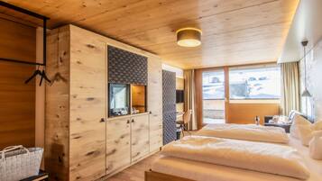 1 bedroom, in-room safe, desk, WiFi