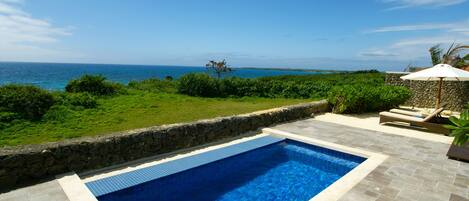 Outdoor pool, pool loungers