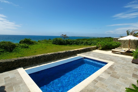 Outdoor pool, sun loungers