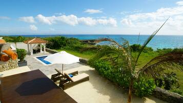 Stórt lúxuseinbýlishús - einkasundlaug | Útsýni að strönd/hafi