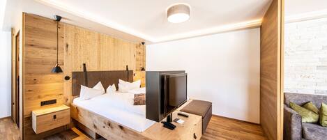 1 bedroom, in-room safe, desk, WiFi