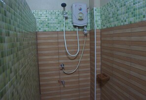 Bathroom shower - Huan Kham Nan (Nan)