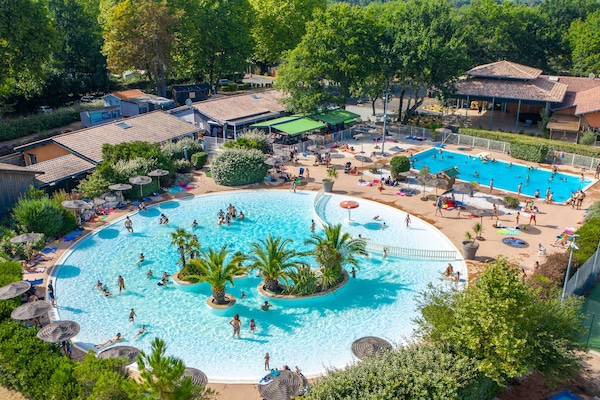 2 outdoor pools, sun loungers