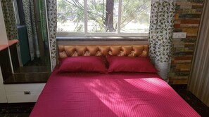 1 Bedroom Suite | Living room | Flat-screen TV