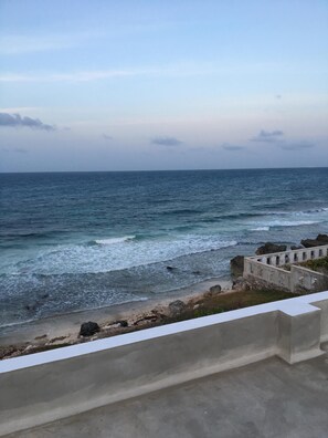 On the beach, beach towels - Quiet & private Oasis,  just steps away from all the conveniences!! (Isla Mujeres)