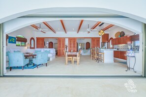 Dining - Quiet & private Oasis,  just steps away from all the conveniences!! (Isla Mujeres)