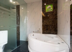 Superior Room | Bathroom