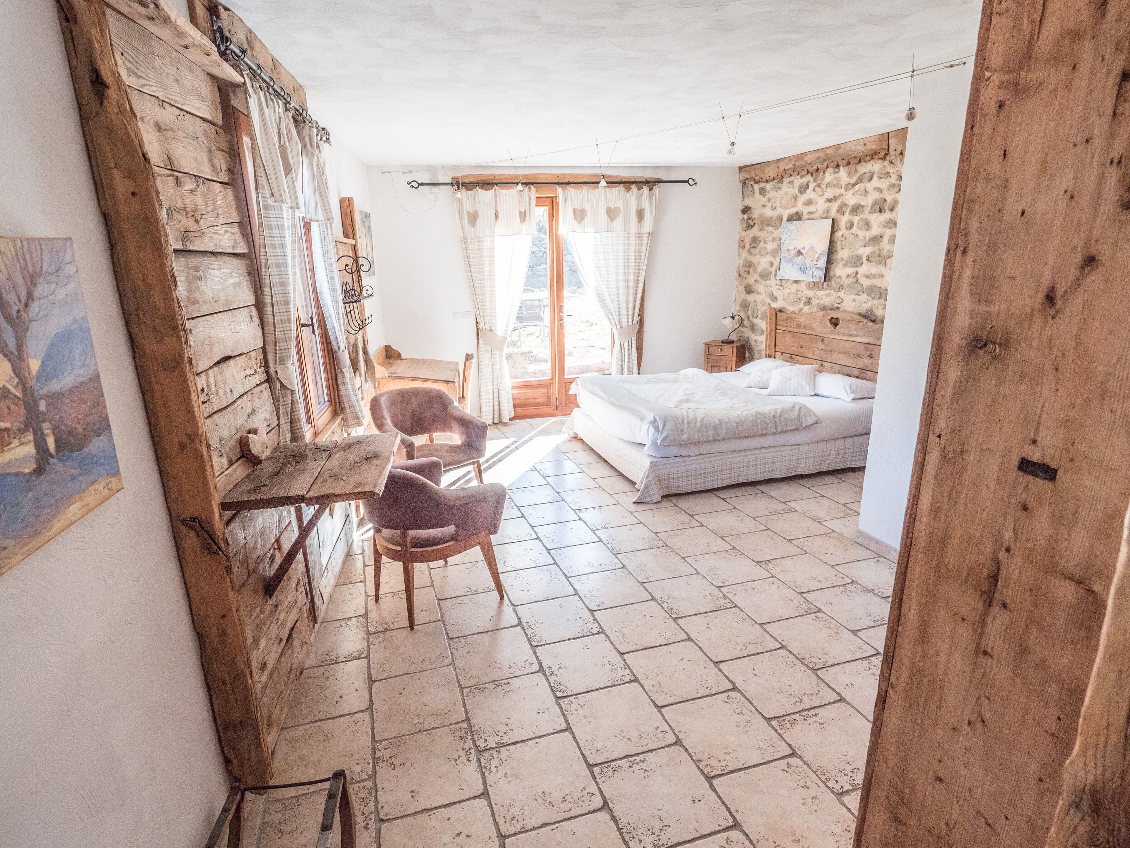 Double Room, Ensuite, Mountain View (La Paillasse)