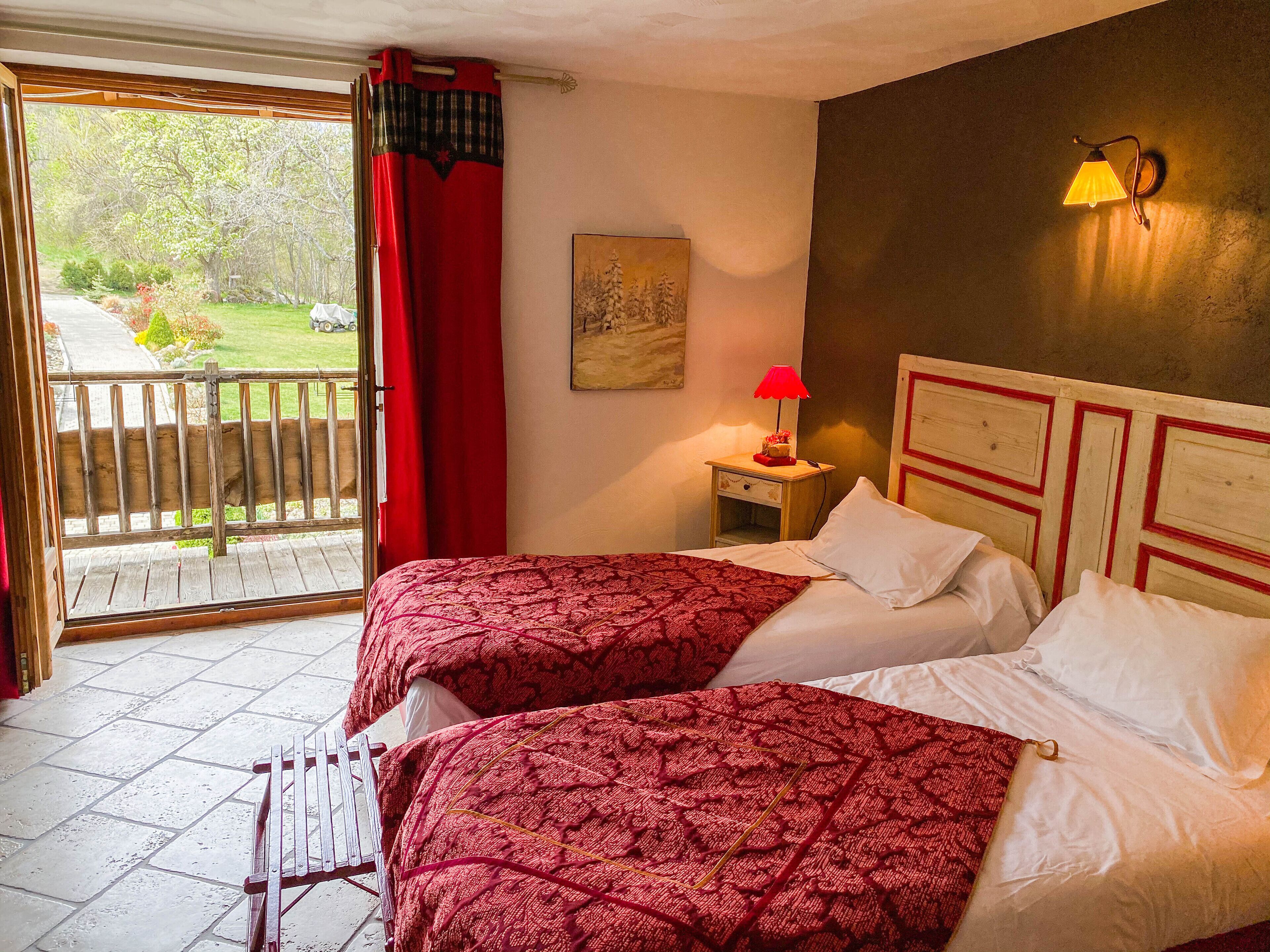 Dobbeltværelse med dobbeltseng eller 2 enkeltsenge - eget badeværelse (Fond de la Grange) | Udsigt fra balkon