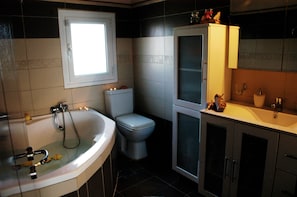 Villa, 3 Bedrooms | Bathroom