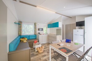 Premium Cottage, 3 Bedrooms | Private kitchen