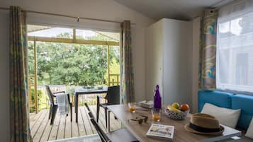 Comfort Cottage, 2 Bedrooms | 1 bedroom, individually furnished, blackout drapes, cribs/infant beds
